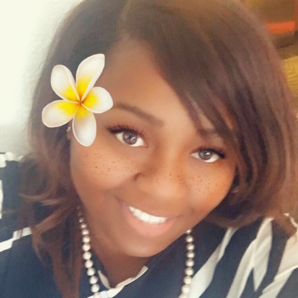 Meet your Posher, Yvette